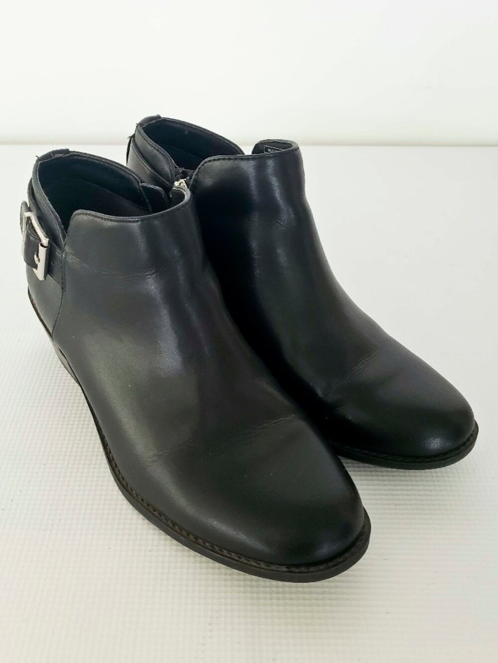 Vionic Black Leather Booties SIZE 7